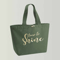 Großer nachhaltiger GOTS-Shopper aus stabilem Canvas (100% Biobaumwolle) mit langen und breiten Henkeln, Farbton Olive, große Stickerei in gold-metallic mit Schriftzug Time to shine