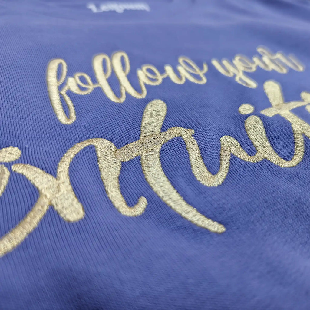 Bio Sweatshirt mit Stickerei 'Follow your intuition' I dusk blue [Damen]