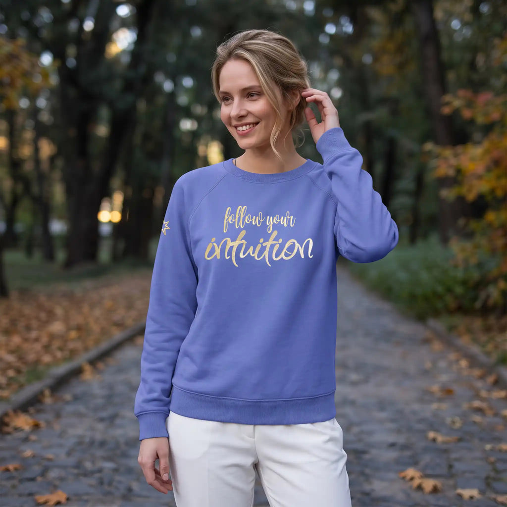 Bio Sweatshirt mit Stickerei 'Follow your intuition' I dusk blue [Damen]