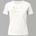 Spirituelles Bio TShirt Damen mit Stickerei in der Farbe weiß, die große Frontstickerei schimmert golden, Schriftzug 'Time to shine'. Sternenstickerei (Logo) am rechten Ärmel.
