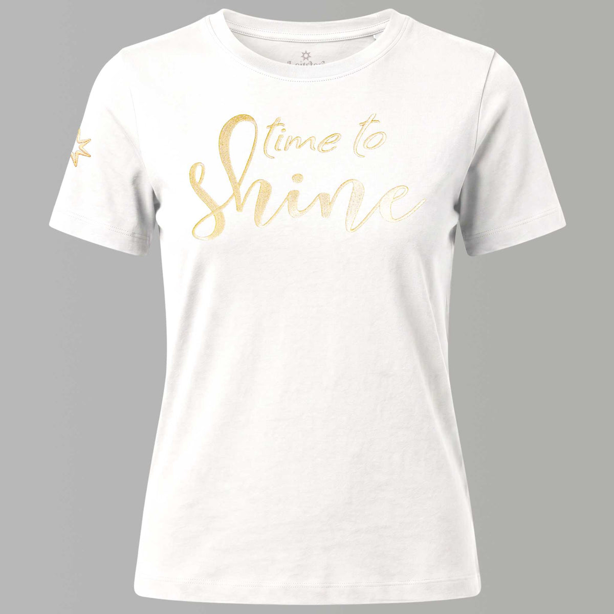 Spirituelles Bio TShirt Damen mit Stickerei in der Farbe weiß, die große Frontstickerei schimmert golden, Schriftzug 'Time to shine'. Sternenstickerei (Logo) am rechten Ärmel.