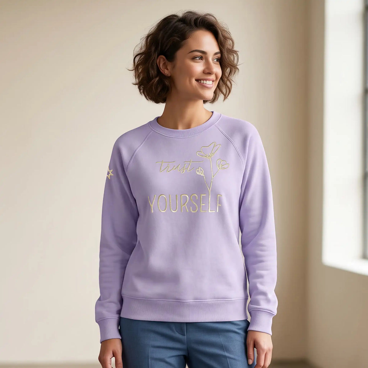 Bio Sweatshirt mit Stickerei 'Trust yourself' I soft lavender [Damen]