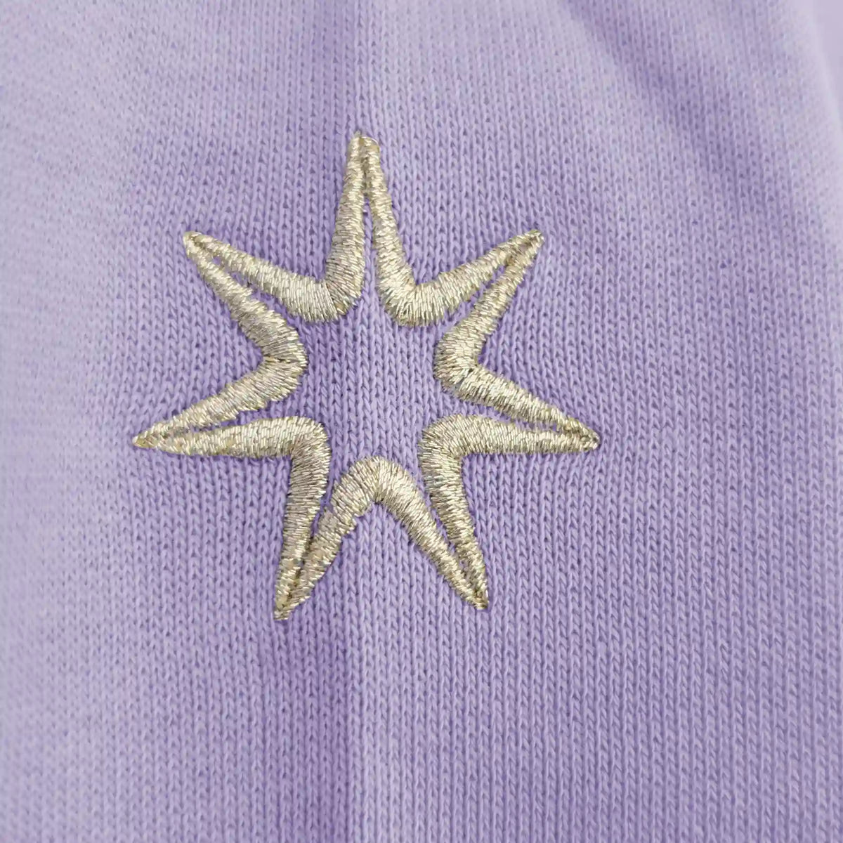 Goldene Stickerei am Ärmel (siebenzackiger Stern) auf einem spirituellen Damen Sweater mit Stickerei aus Biobaumwolle,